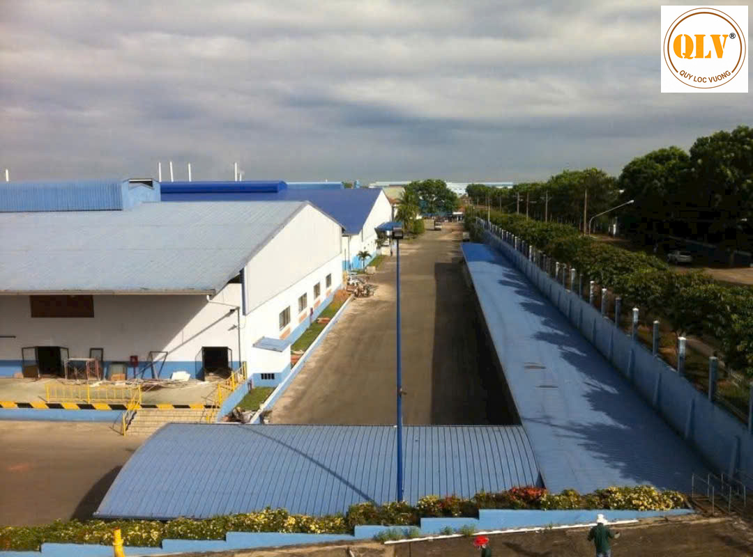Factory for Sale in Vietnam, Spacious Yard, 40 Container Docks